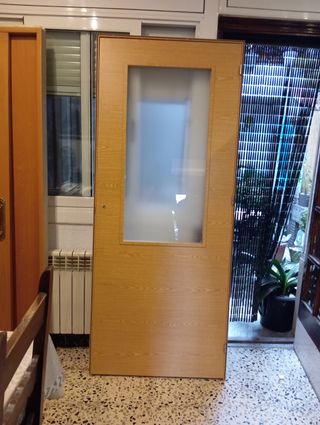 Puerta interior de izquierda 82,5cm. Nueva.