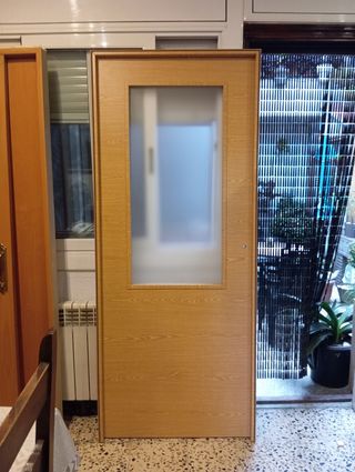 Puerta interior de izquierda 82,5cm. Nueva.