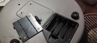 Barbecue elettrico portatile alimentato a batteria.