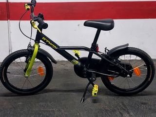 Bicicleta BTwim 500 Dark Hero de 16 pulgadas