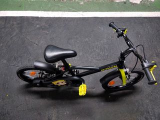 Bicicleta BTwim 500 Dark Hero de 16 pulgadas