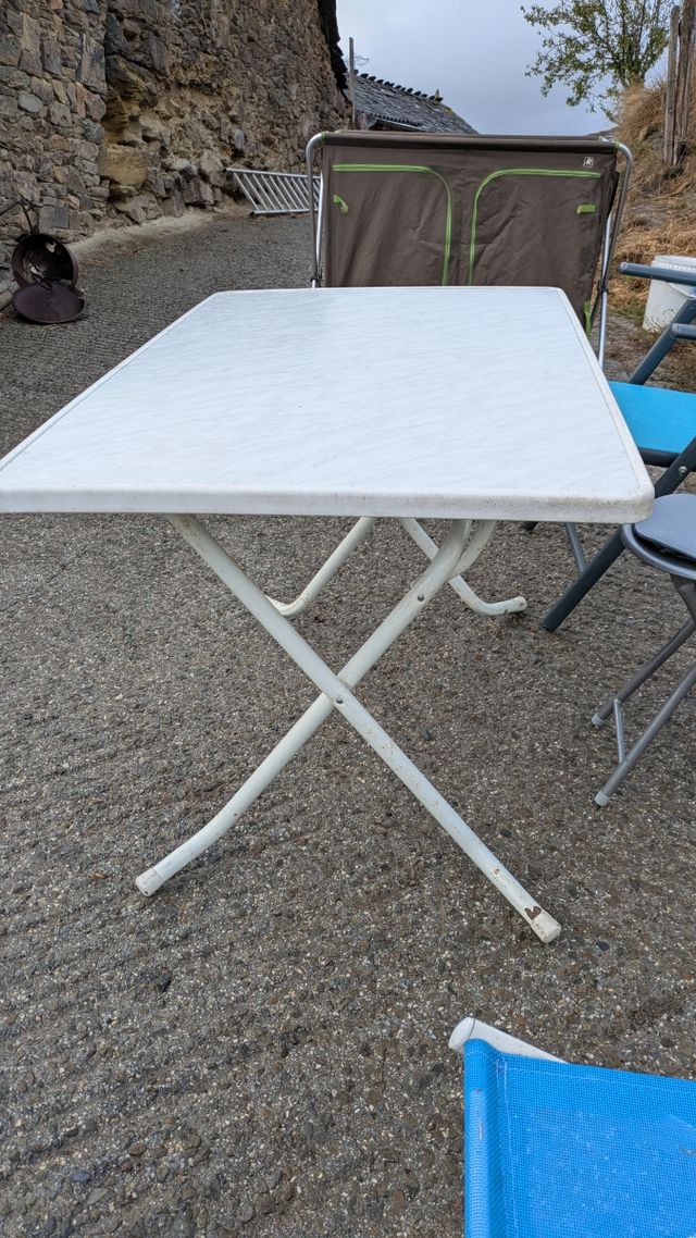 Tavolo da campeggio pieghevole bianco