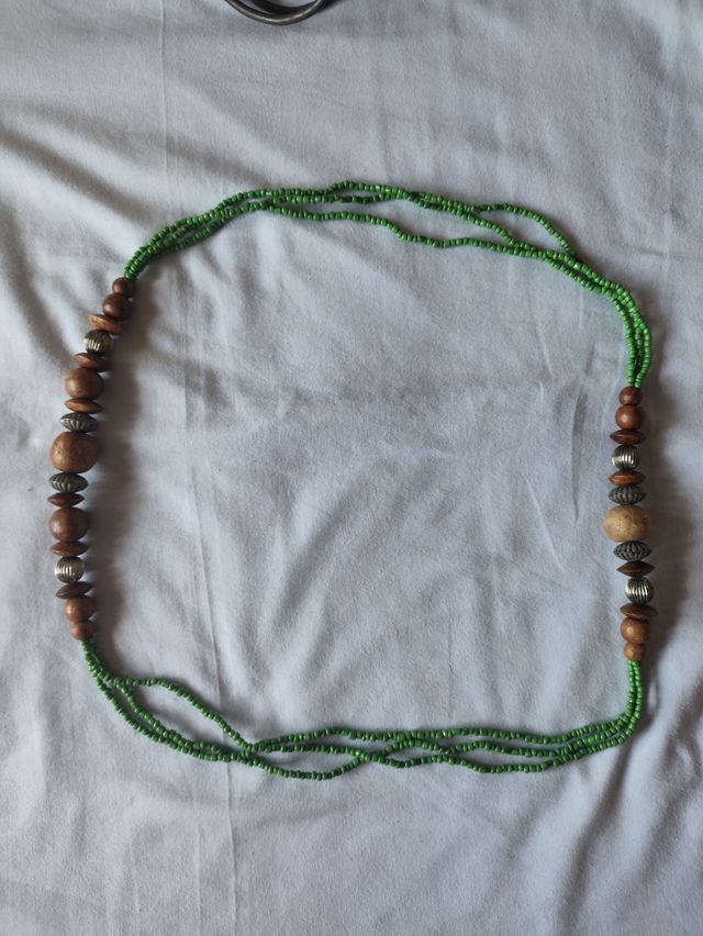 Collar madera marrón-verde