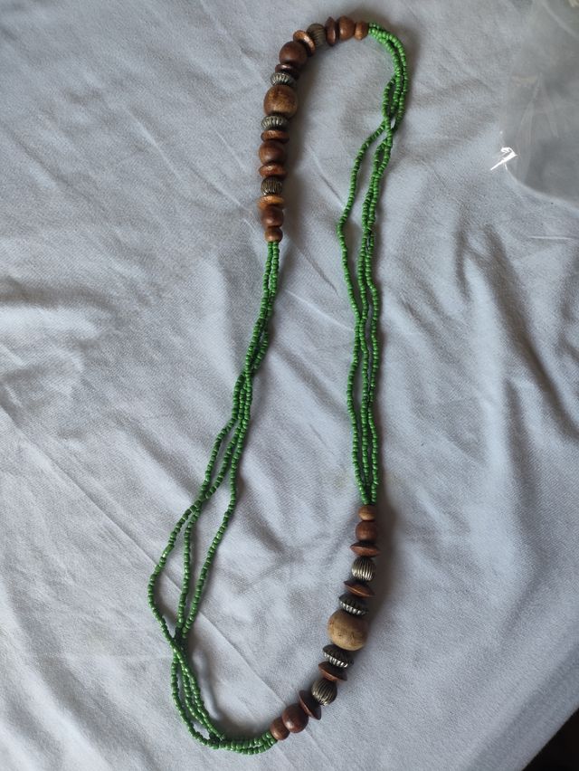 Collar madera marrón-verde