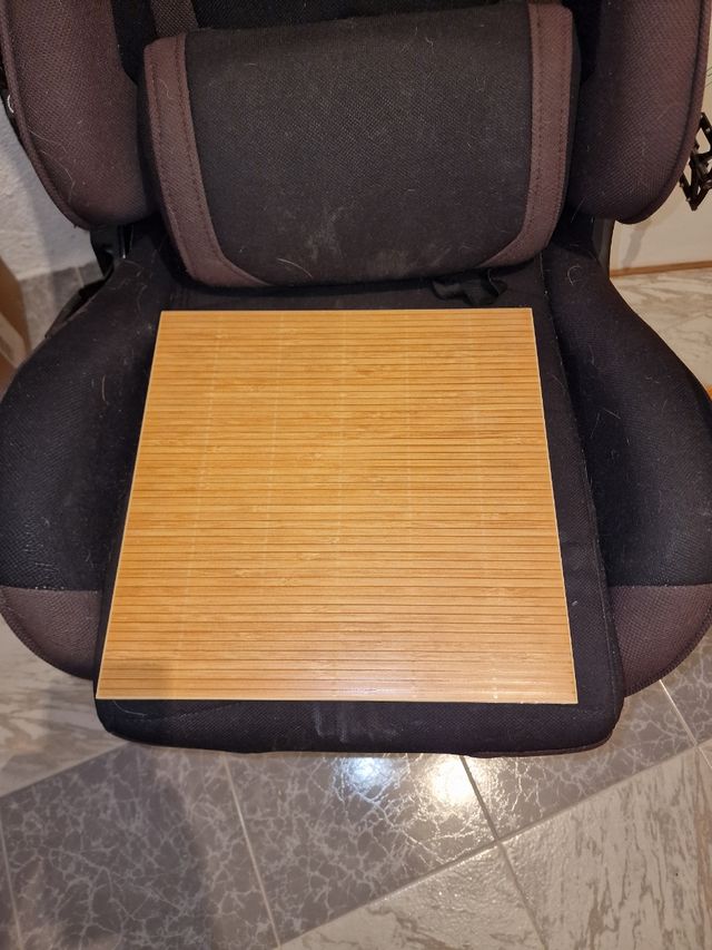 Azulejo marrón rayado grande