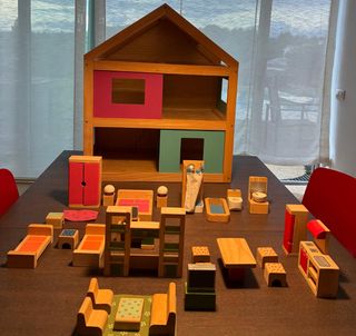 Casa de Muñecas de Madera + Muebles