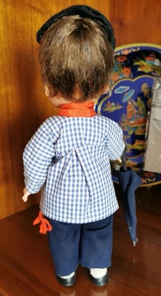 Muñeco antiguo regional vintage boina y paraguas