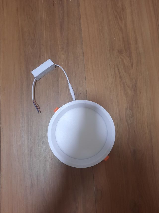 Lampara empotrable blanca