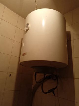 Termo eléctrico 50L usado dos veces en local