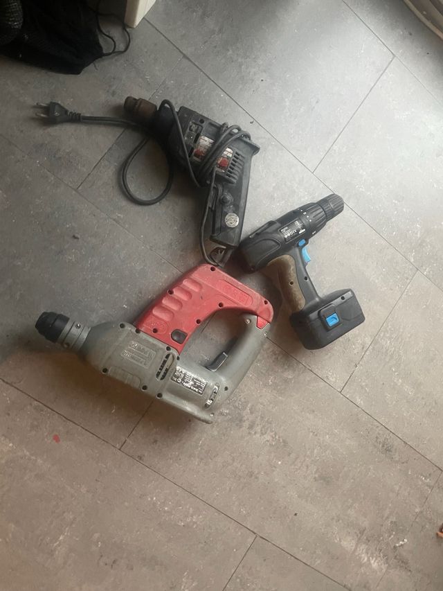 3 Taladros: percutor, atornillador, eléctrico