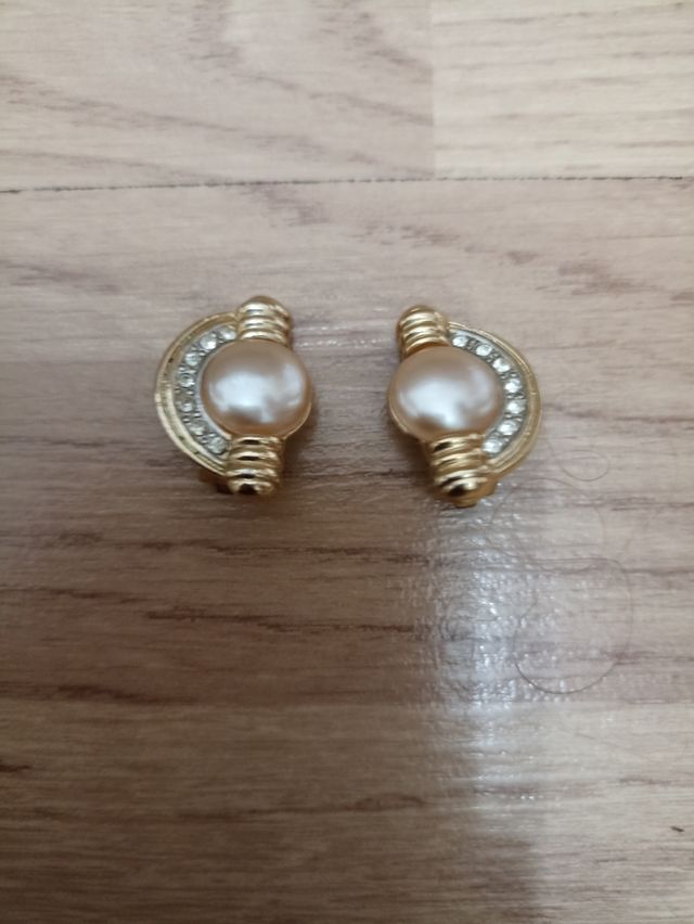 Orecchini in oro con perla