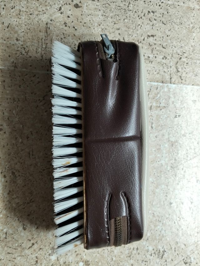 Estuche aseo vintage con cepillo