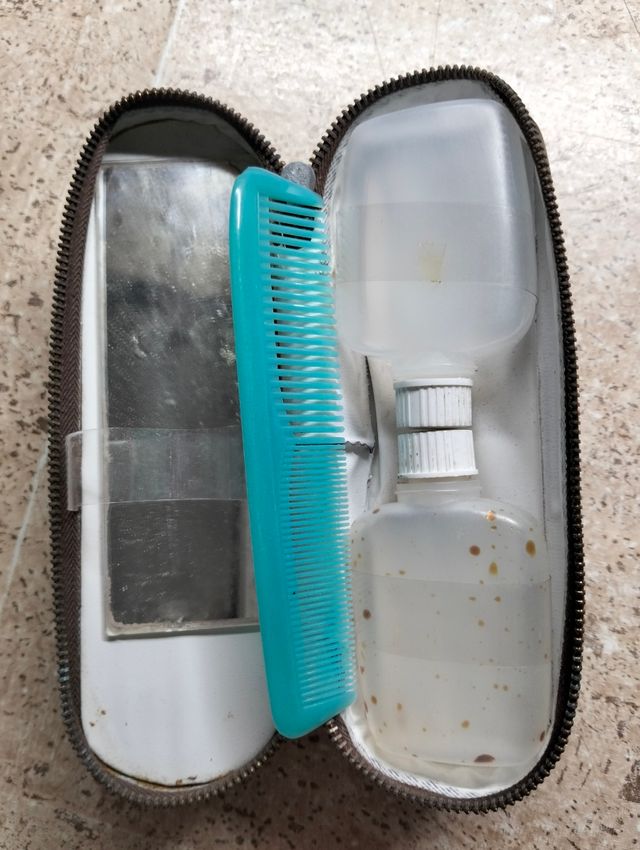 Estuche aseo vintage con cepillo