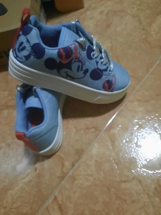 Zapatillas Minnie Mouse niña 28