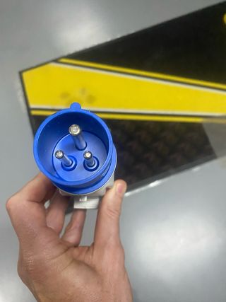 Adaptador trifásico a monofásico