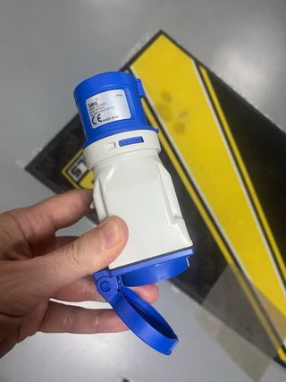 Adaptador trifásico a monofásico