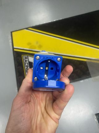 Adaptador trifásico a monofásico