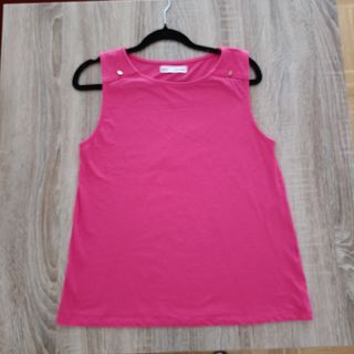 Camiseta rosa sin mangas