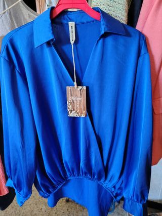 Blusa Milano azul eléctrico Talla L