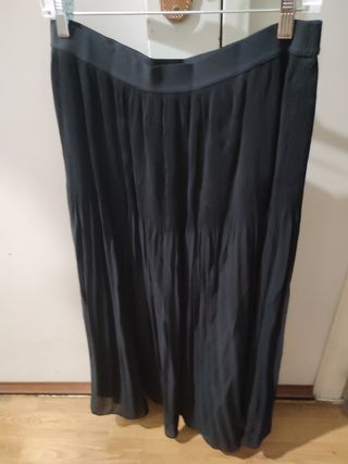 Falda plisada negra larga