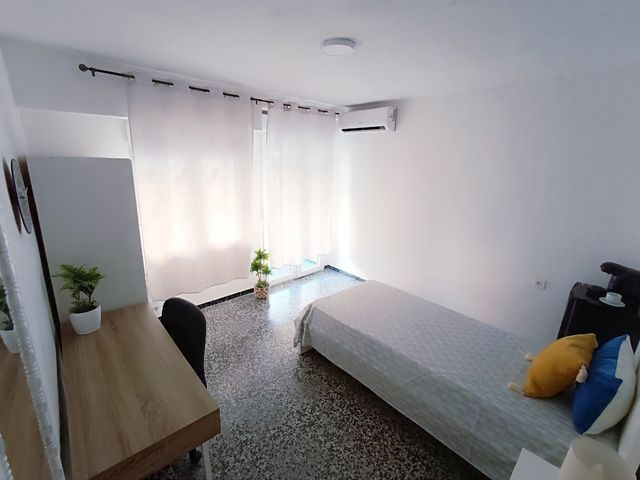 Alquiler habitacion premium con aire acondicionado