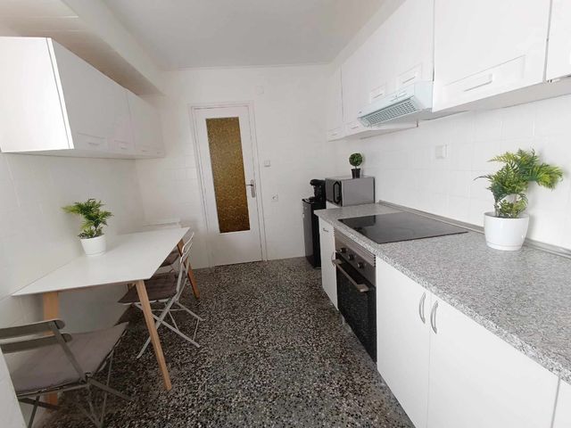 Alquiler habitacion premium con aire acondicionado