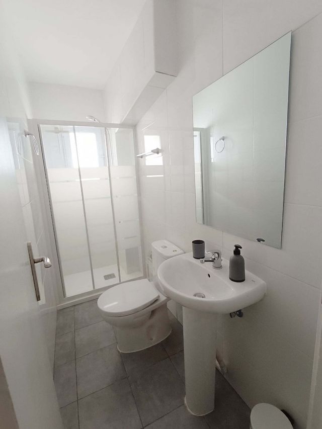 Alquiler habitacion premium con aire acondicionado