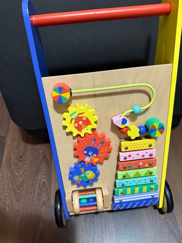 Correpasillos madera con actividades