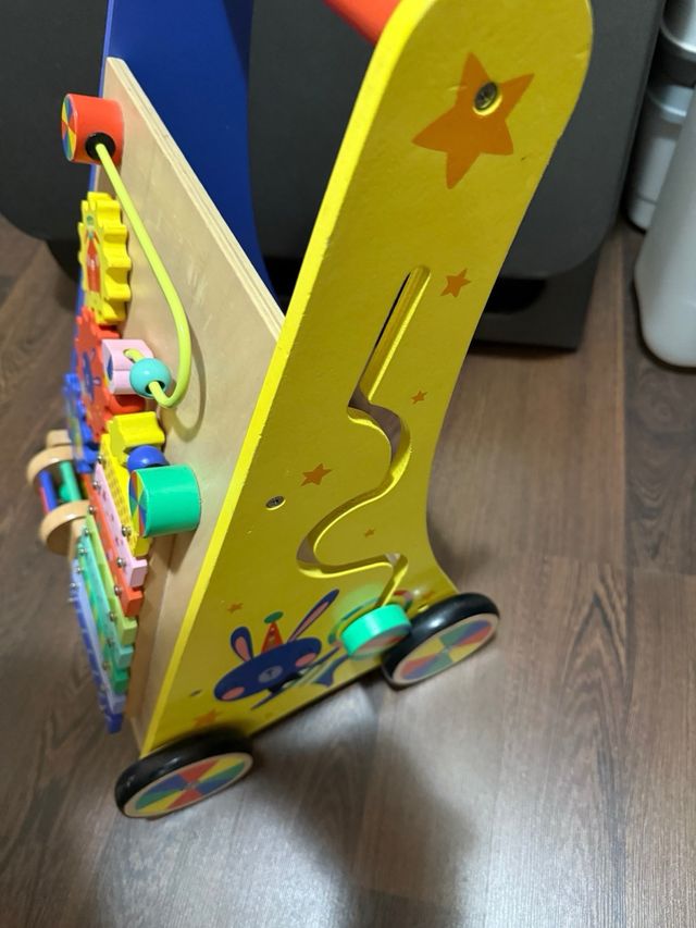 Correpasillos madera con actividades