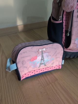 Mochila escolar con ruedas + neceser + estuche