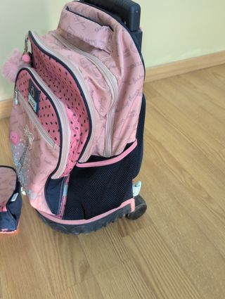 Mochila escolar con ruedas + neceser + estuche