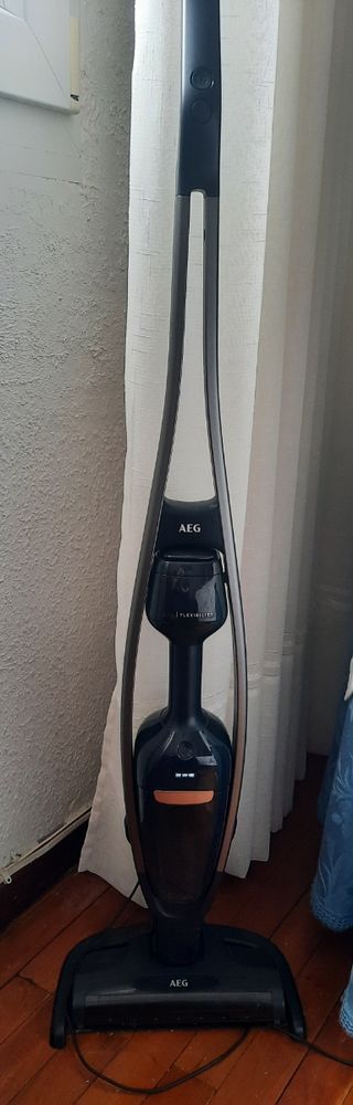 Aspiradora escoba AEG QX9 
