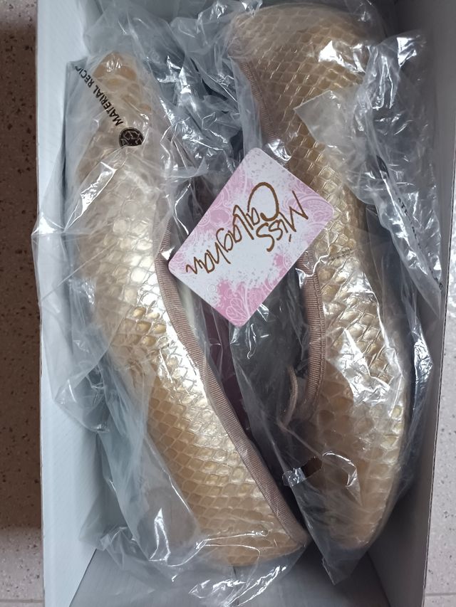 Zapatos Callaghan dorados 38