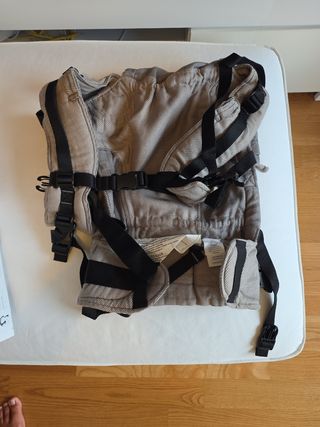 Fidella Fusion portabebés, casi nuevo. Con 2 usos.