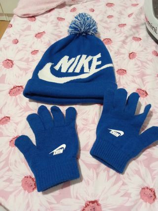 Gorro y guantes Nike azules