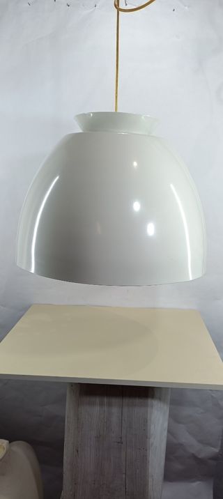 Lampada a sospensione bianca in metallo
