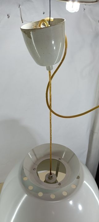 Lampada a sospensione bianca in metallo