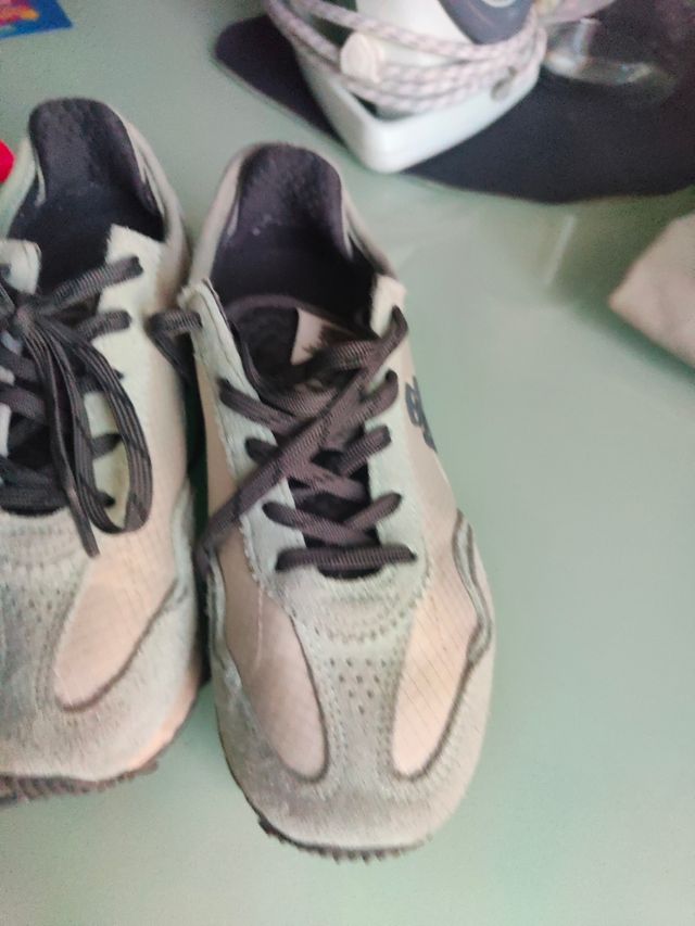 Zapatillas Unisex Gris Beige como nuevas