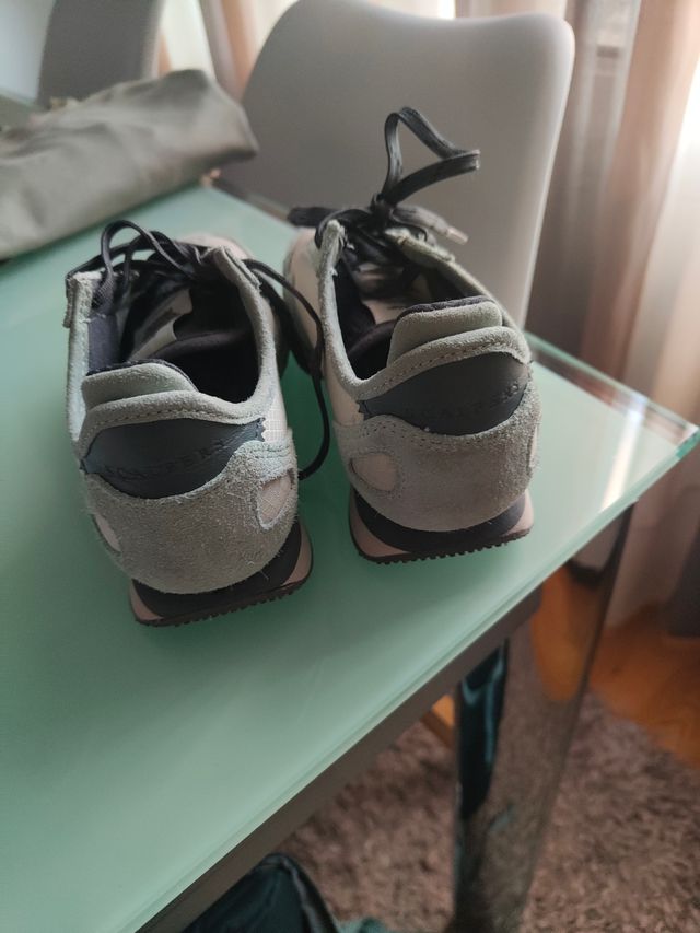 Zapatillas Unisex Gris Beige como nuevas