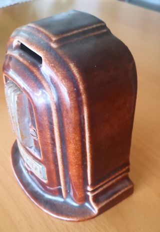 Hucha antigua Tobrux hierro y esmalte