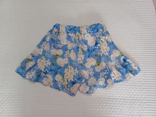 Shorts de flores azul. Talla M