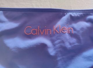 Bikini Calvin Klein morado