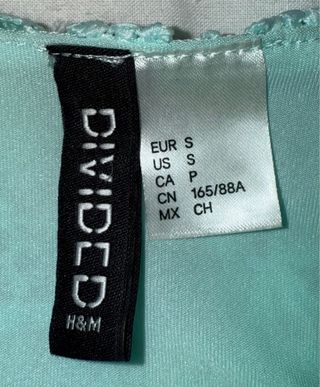 Top de encaje turquesa de H&M