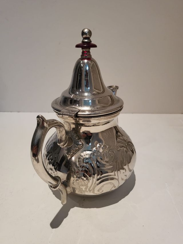 Tetera antigua plateada