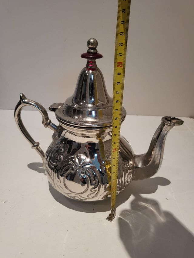 Tetera antigua plateada