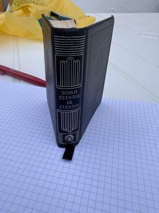 Somos cuentos de cuentos contando cuentos, nada