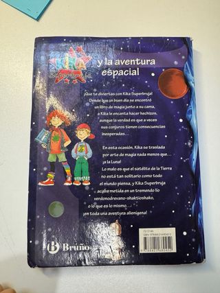 Kika Superbruja y la aventura espacial (Kika Su...