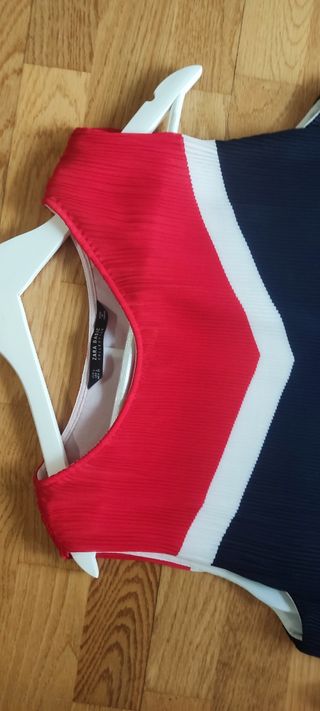 Blusa Zara plisada roja y azul