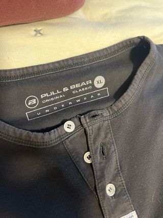 Camiseta negra Pull & Bear hombre