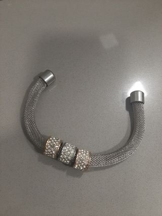 2 Pulseras: Beige y Plata